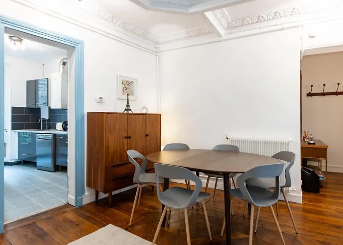 Stylish 2-Bedroom Apartment Near The Famous Moulin Rouge