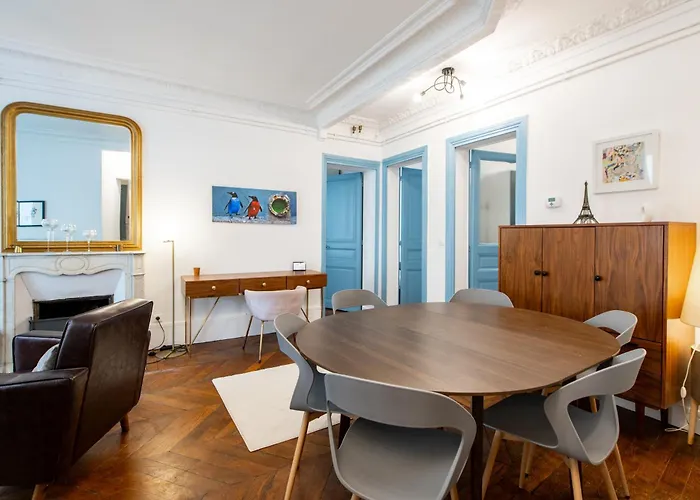 Stylish 2-Bedroom Apartment Near The Famous Moulin Rouge