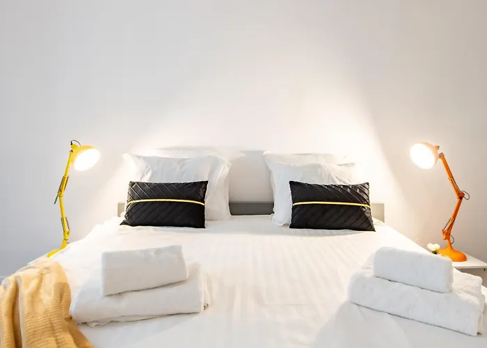 Stylish 2-Bedroom Apartment Near The Famous Moulin Rouge