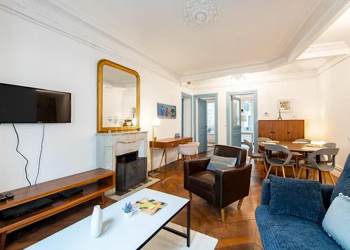 Stylish 2-Bedroom Apartment Near The Famous Moulin Rouge