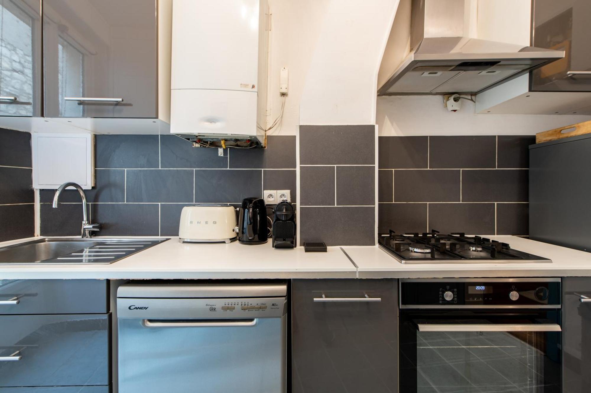 Appartement Stylish 2-bedroom Near The Famous Moulin Rouge Parijs