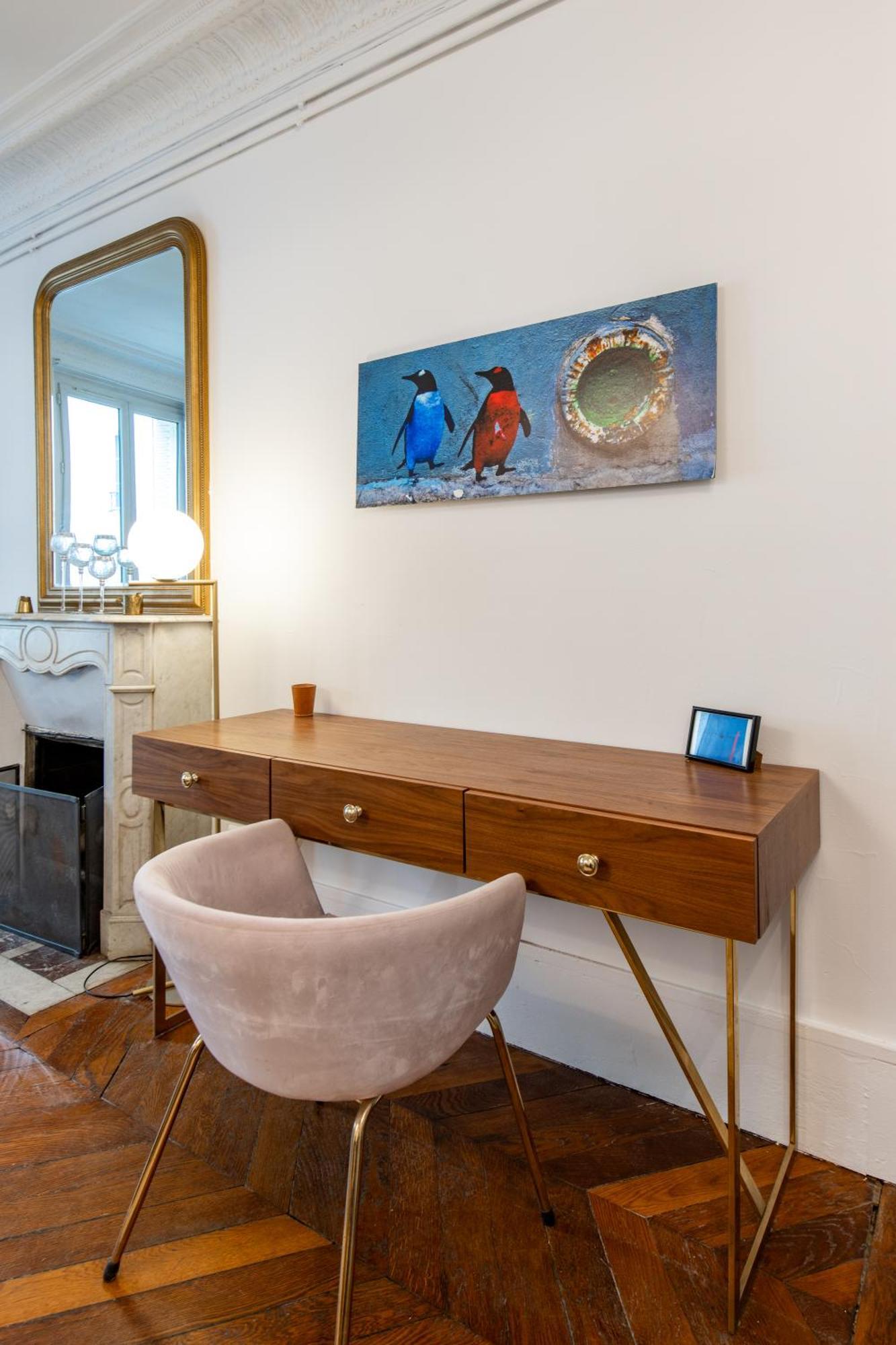Stylish 2-bedroom Near The Famous Moulin Rouge Appartement Parijs