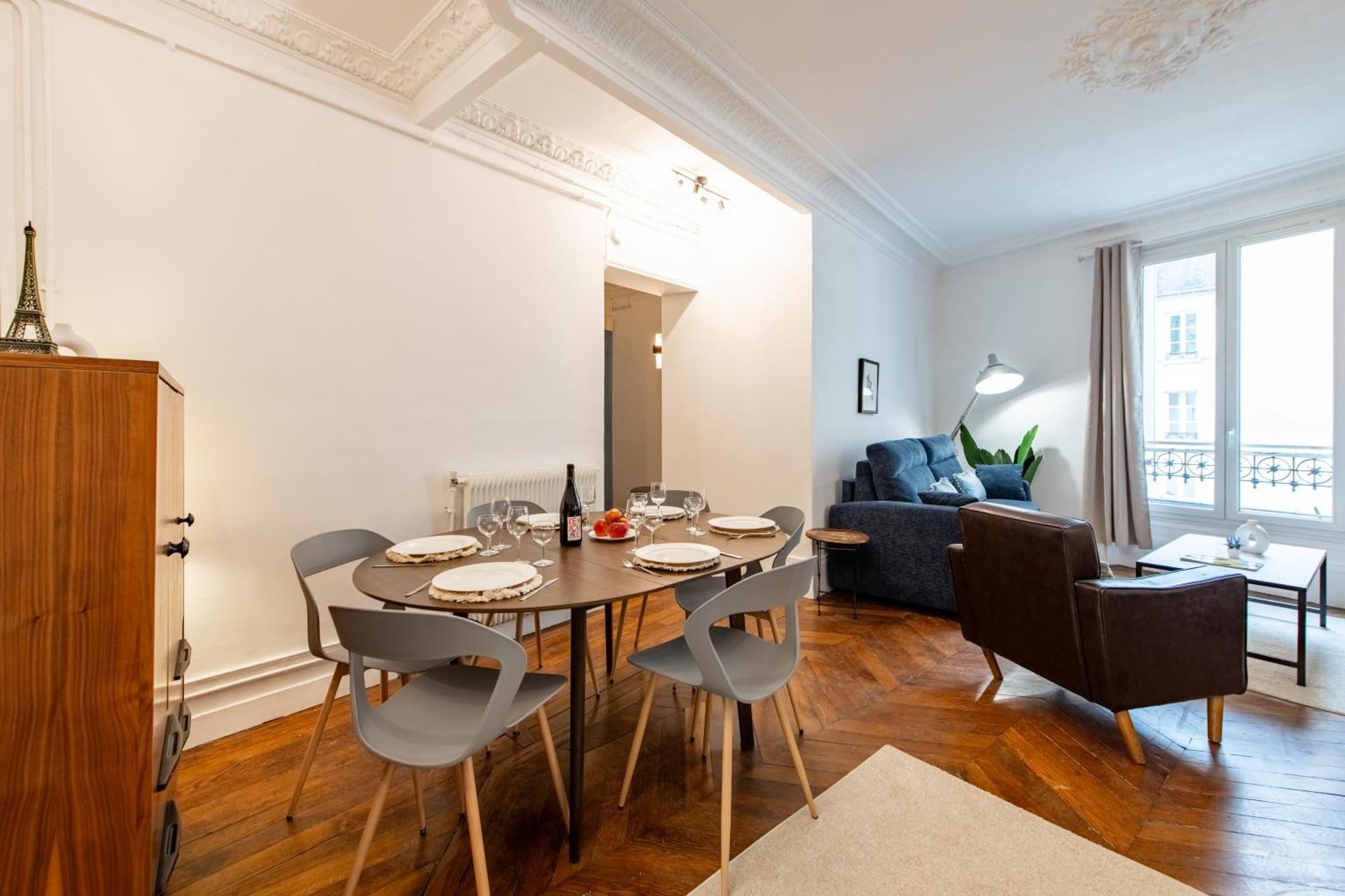 Stylish 2-bedroom Near The Famous Moulin Rouge Appartement Parijs
